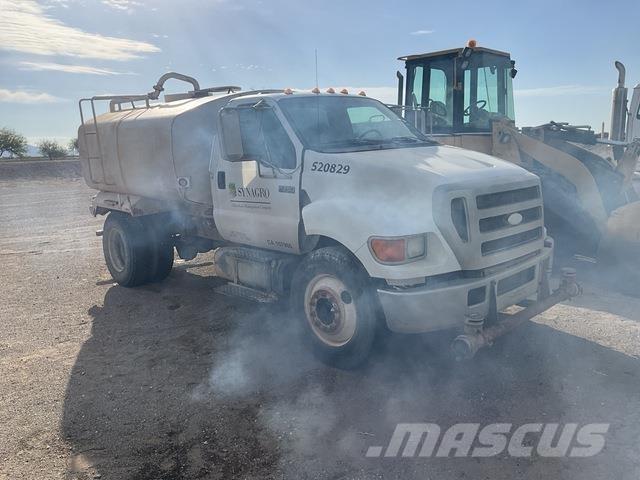 Ford F-750 Camion citerne à eau