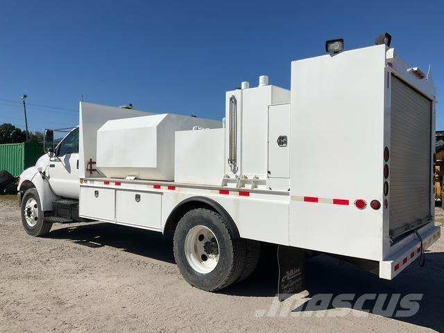 Ford F-750 Motrici cisterna