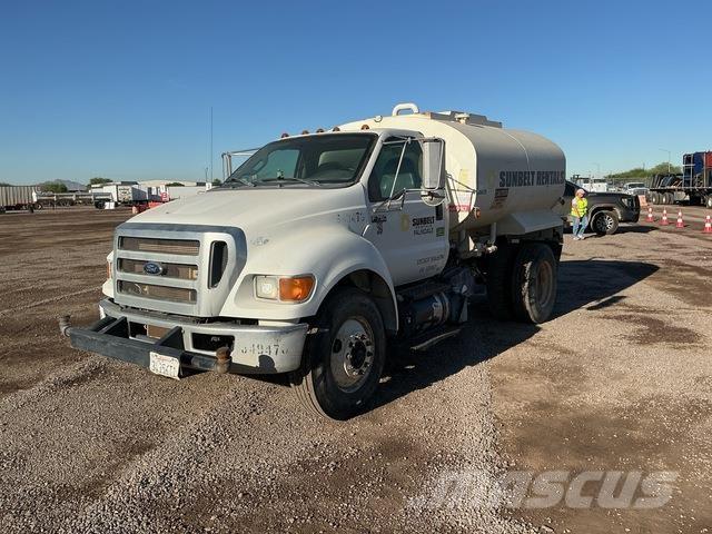 Ford F-750 Camion citerne à eau