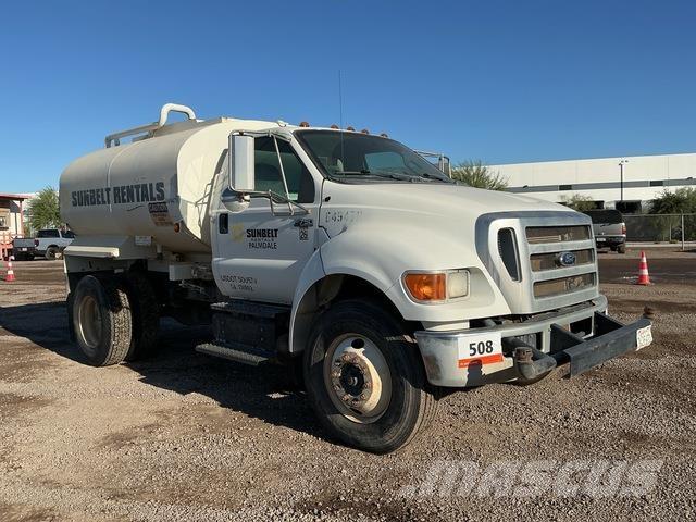 Ford F-750 Camion citerne à eau