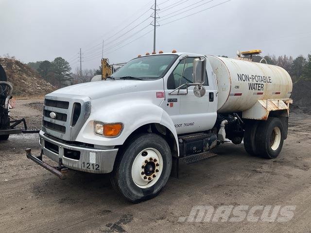 Ford F-750 Camion citerne à eau