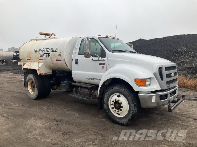 Ford F-750 Camion citerne à eau