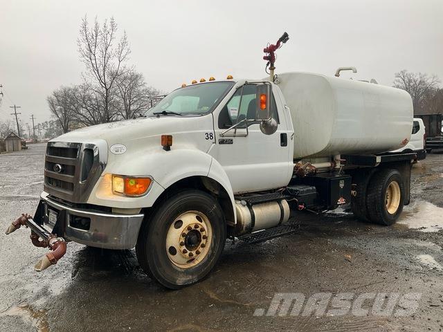 Ford F-750 Camion citerne à eau