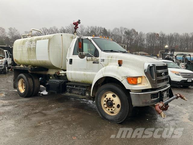 Ford F-750 Camion citerne à eau