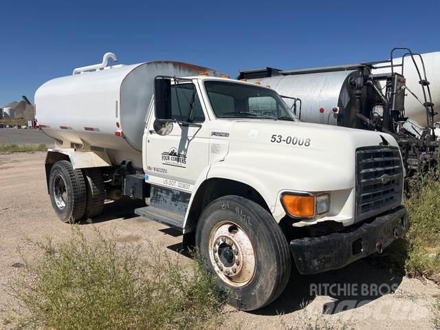 Ford F-800 Camion citerne à eau