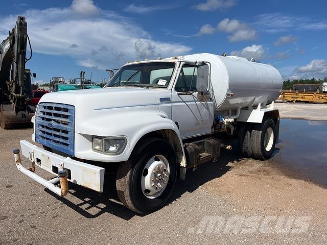 Ford F-800 Camion citerne à eau