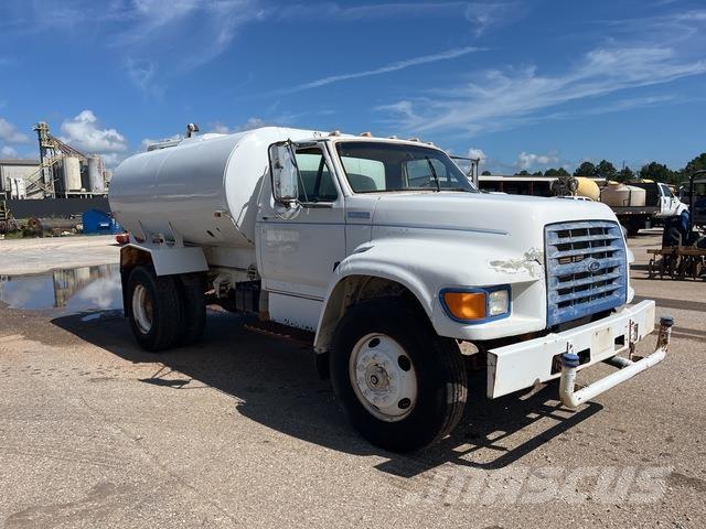 Ford F-800 Camion citerne à eau
