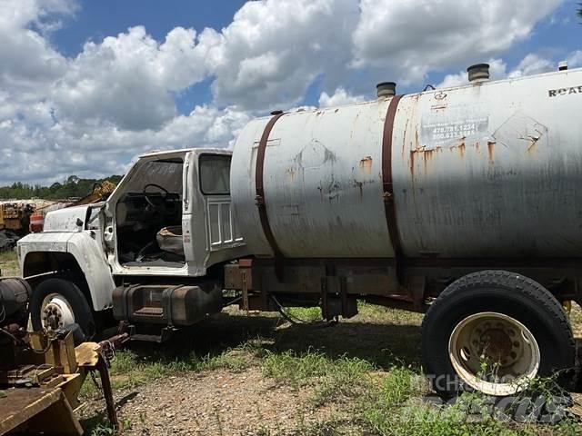 Ford F700 Motrici cisterna