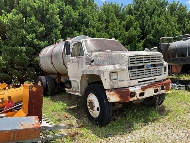 Ford F700 Motrici cisterna