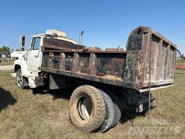 Ford F7000 Camion benne