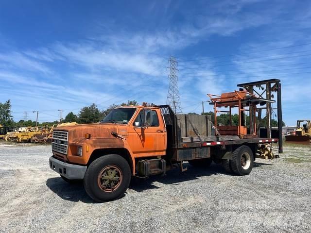 Ford F800 Camions et véhicules municipaux