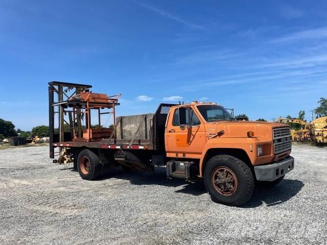 Ford F800 Camions et véhicules municipaux