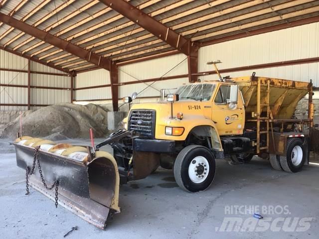 Ford F800 Chasse neige