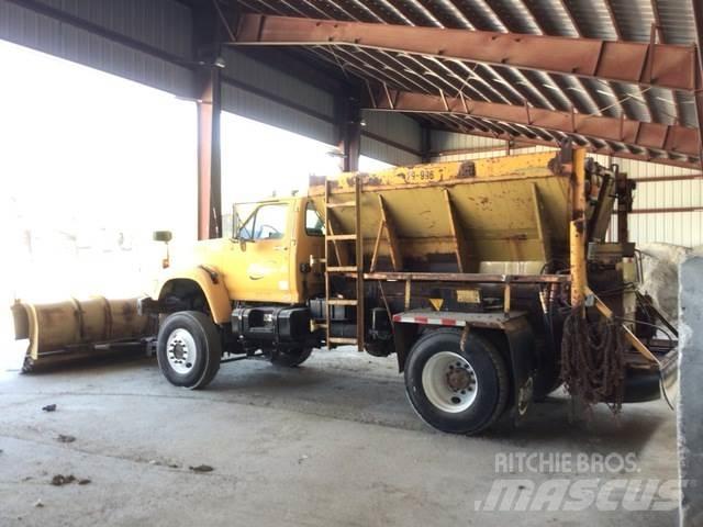 Ford F800 Chasse neige