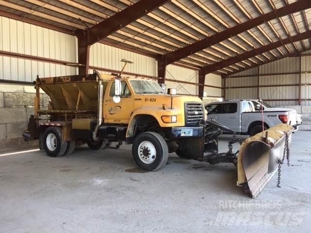 Ford F800 Chasse neige