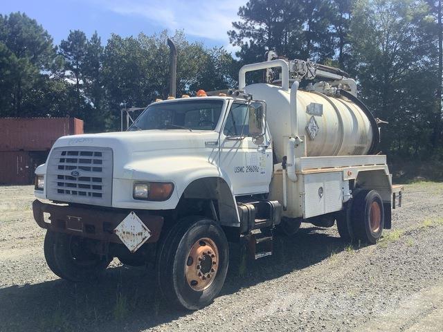 Ford F800 Camion aspirateur, Hydrocureur
