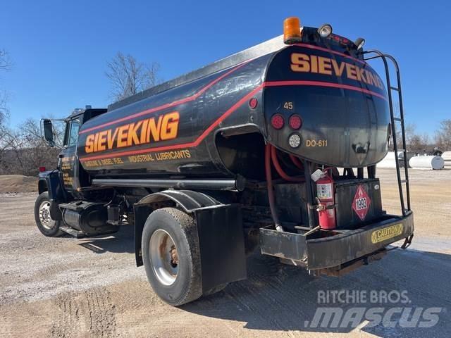 Ford L8000 Motrici cisterna