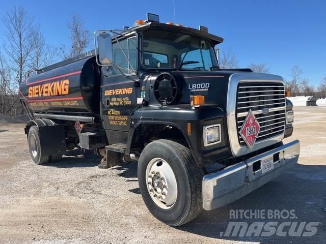 Ford L8000 Motrici cisterna