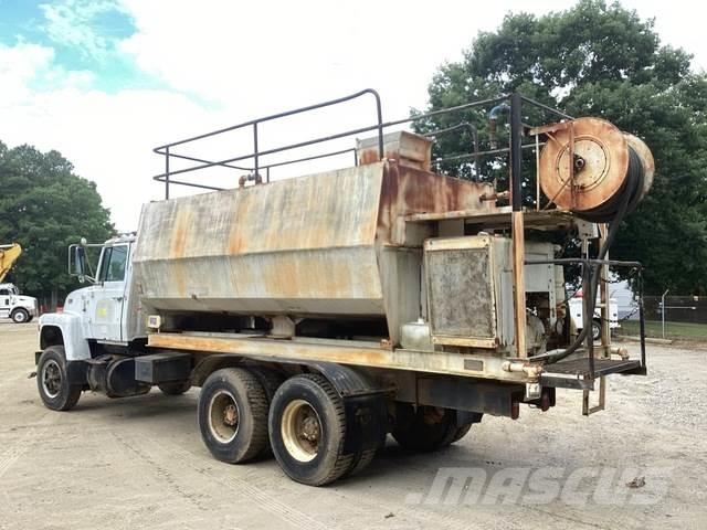 Ford L8000 Agriculture - Autres