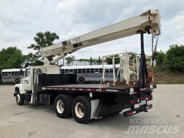Ford L8000 Autre camion