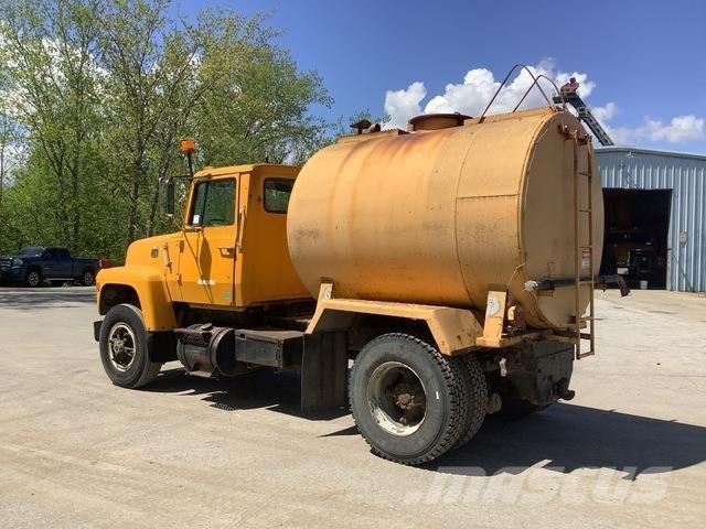 Ford L8000 Camion citerne à eau