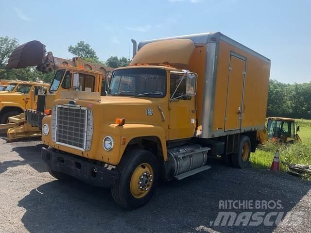 Ford L8000 Camions et véhicules municipaux