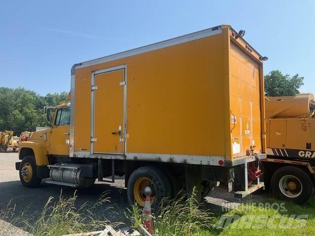 Ford L8000 Camions et véhicules municipaux