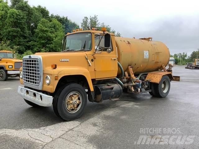 Ford L8000 Camion citerne à eau