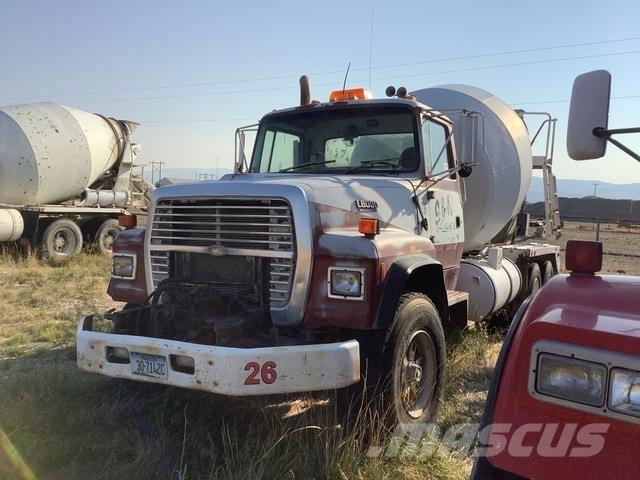 Ford L8000 Autre camion