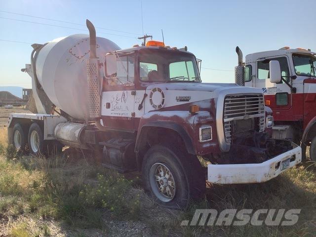 Ford L8000 Autre camion