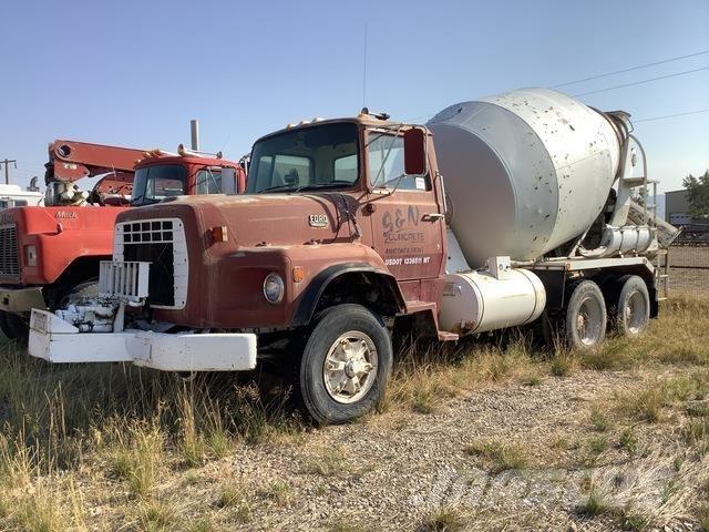 Ford L8000 Autre camion