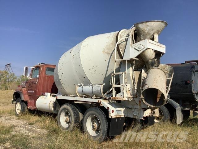 Ford L8000 Autre camion