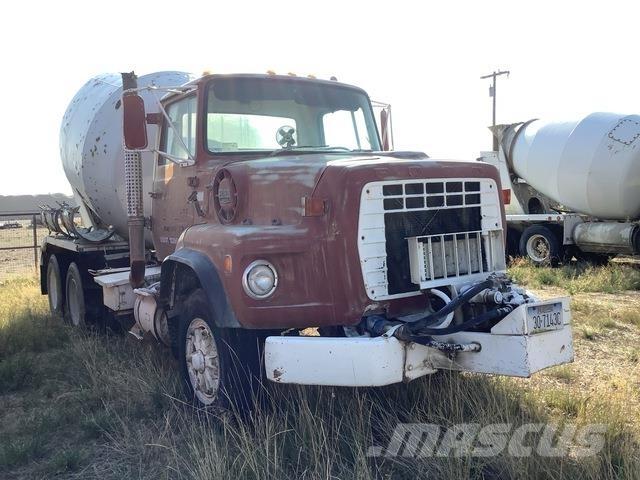 Ford L8000 Autre camion
