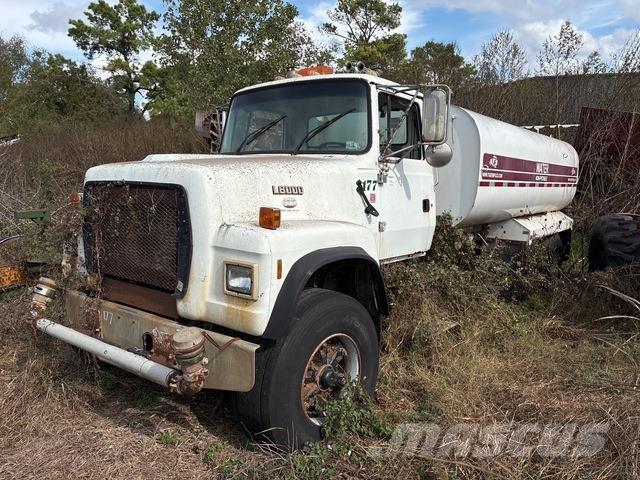 Ford L8000 Camion citerne à eau