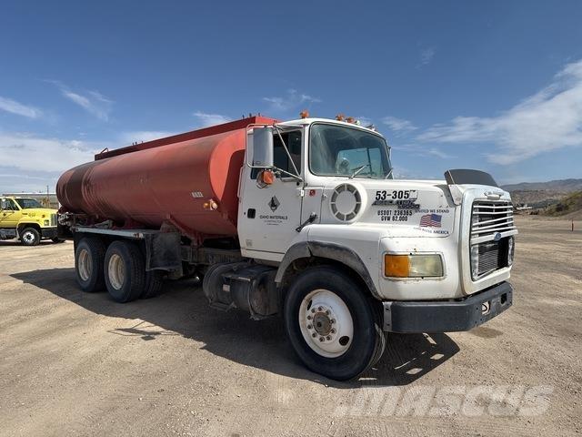 Ford L9000 Camion citerne à eau