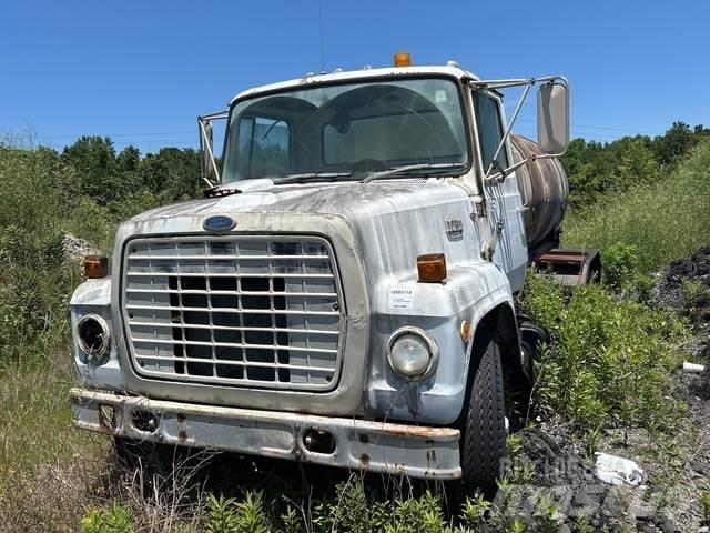 Ford LN7000 Camion citerne à eau