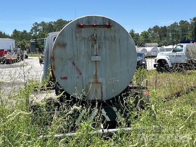 Ford LN7000 Camion citerne à eau