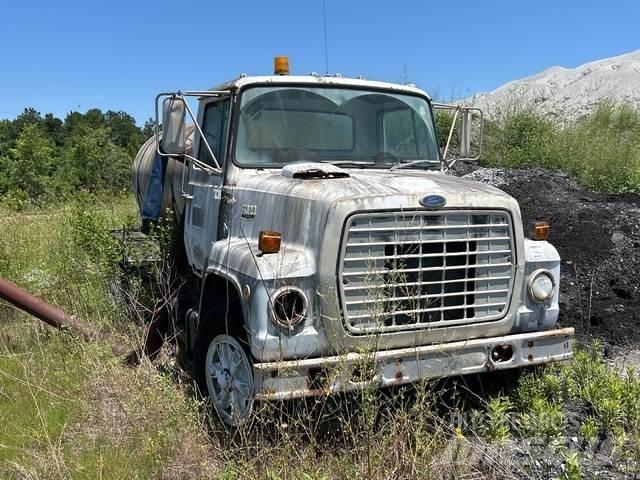 Ford LN7000 Camion citerne à eau