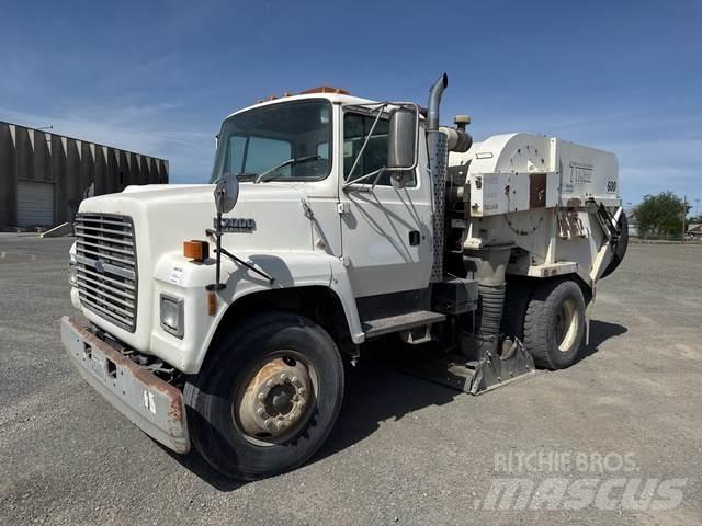 Ford LN7000 Camion balayeur