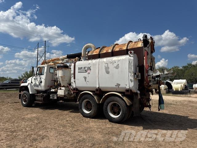 Ford LNT8000F Pelle sur chenilles