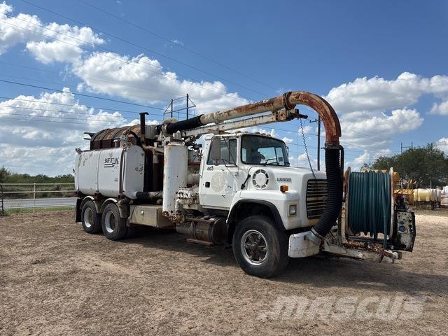 Ford LNT8000F Pelle sur chenilles
