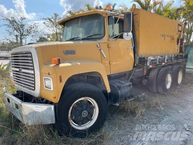 Ford LT8000 Camion citerne à eau