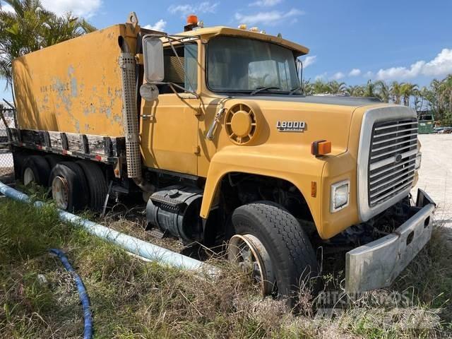 Ford LT8000 Camion citerne à eau