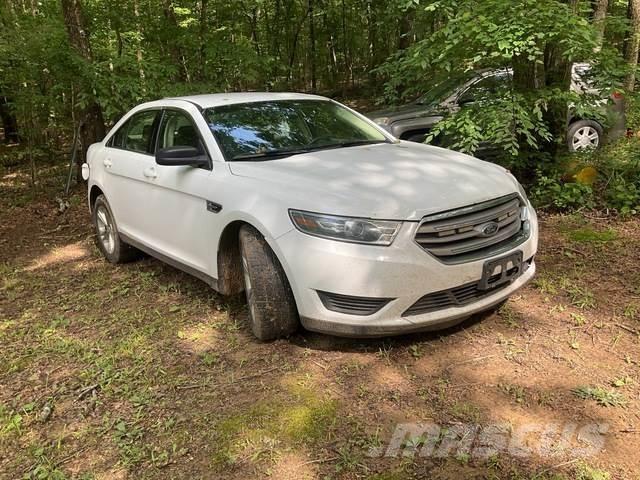 Ford Taurus Voiture