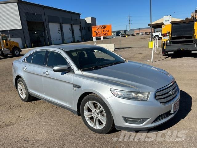 Ford Taurus Voiture