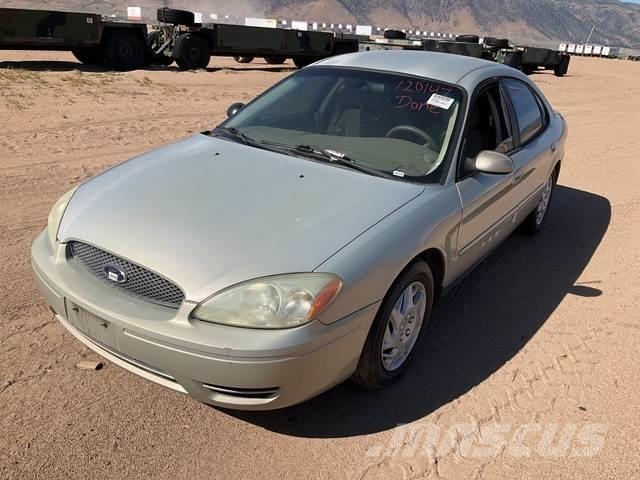 Ford Taurus SE Voiture