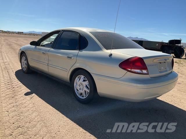 Ford Taurus SE Voiture