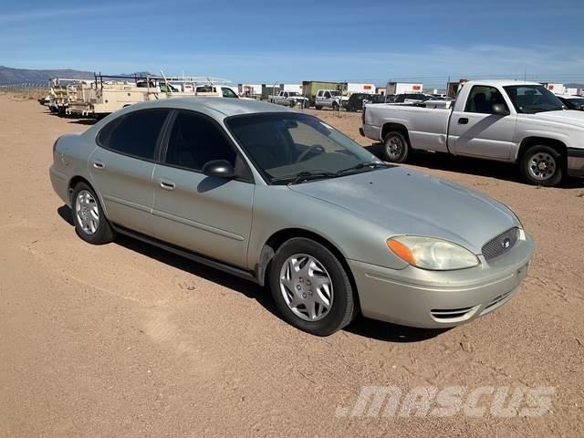 Ford Taurus SE Voiture