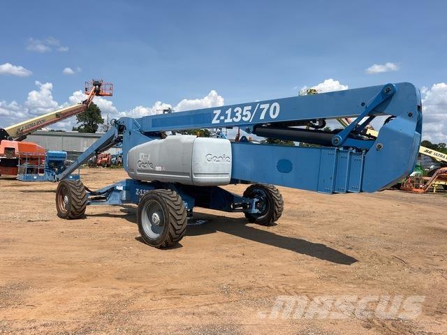 Genie Z-135 Nacelles articulées