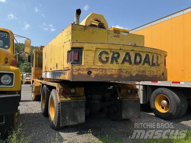 Gradall 4100 Pelle sur pneus